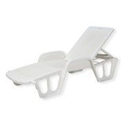 Espreguicadeira em PVC rattan branca