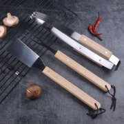 Conjunto de 3 utensilios de BBQ em madeira