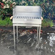 Churrasqueira de pousar (c/ pernas) 60x45cm inox