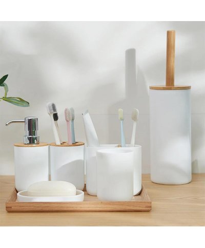 Copo branco com base em bambu